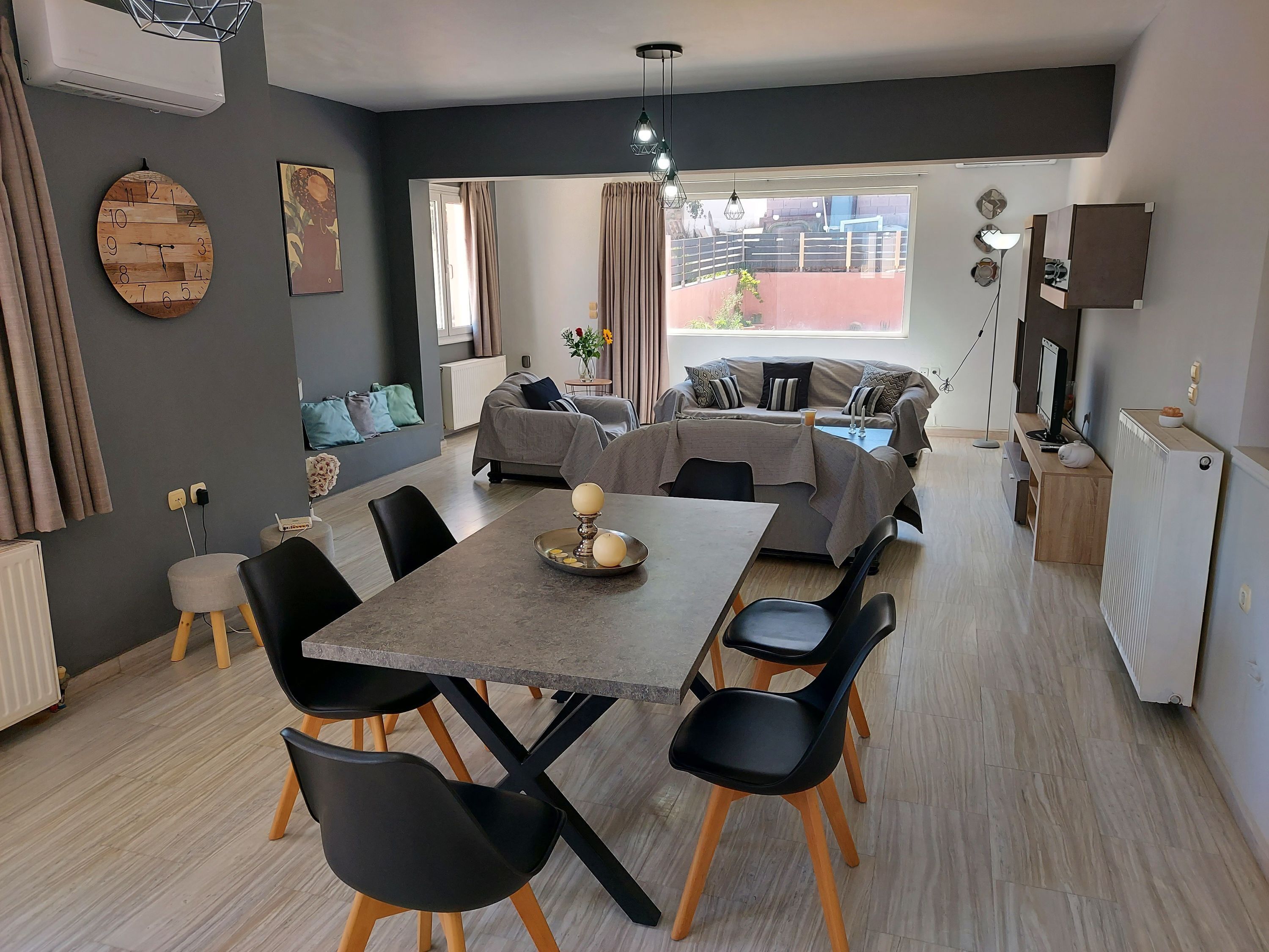 TV, peis og kontorer