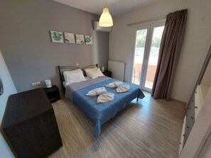 3 bedrooms, desk, iron/ironing board, travel cot - Detached House - Villa mariva (Pigianos Kampos)