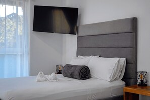 Family Quadruple Room, Lagoon View | Free WiFi, bed sheets - Hotel Nova El Peñol (El Peñol)