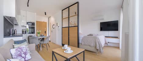 Studio (5) | Living area | Flat-screen TV