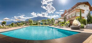 Pool - Room 'Suite 3' with Mountain View, Wi-Fi and Air Conditioning (Tirolo)