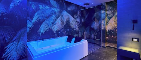 Amazzonia | Värdeförvaringsskåp på rummet, mörkläggningsgardiner och ljudisolering