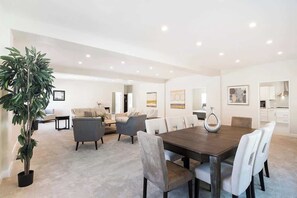 Dining - Beautiful 6BR Family Getaway in Prime Location (Los Angeles)