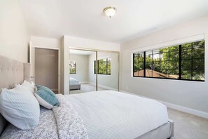 6 habitaciones, tabla de planchar con plancha, cuna de viaje y wifi 