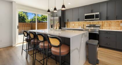 Comfy Stay in Bellevue w/ Parking Included