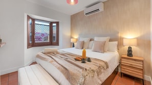 4 bedrooms, iron/ironing board, travel crib, free WiFi - Villa La Parcela in Marbella (Marbella)