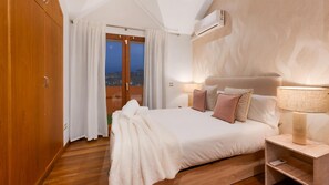 4 bedrooms, iron/ironing board, travel cot, free WiFi - Villa La Parcela in Marbella (Marbella)