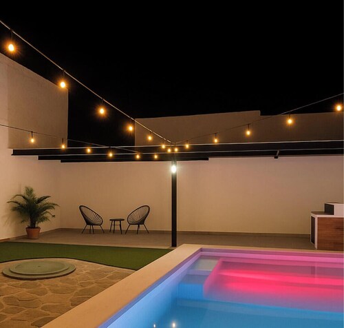 Close to Gdl stadium, heated pool, homemade breakfast inc. During FIFA games.