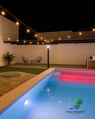 Close to Gdl stadium, heated pool, homemade breakfast inc. During FIFA games.