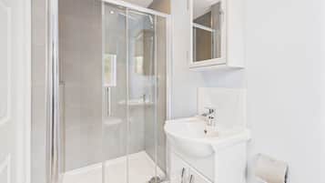 House | 2 bedrooms, desk, soundproofing