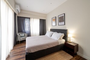 2 Schlafzimmer, Schreibtisch, Bügeleisen/Bügelbrett, Reisekinderbett