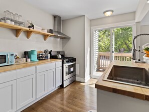 Mikrowelle, Ofen, Herdplatte, Geschirrspüler