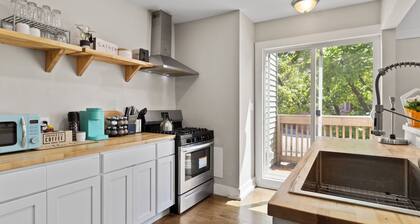 Charming 2BD W/ Parking 15 Mins from Downtown