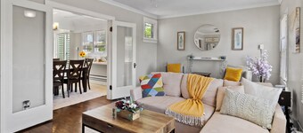 Charming 2BD W/ Parking 15 Mins from Downtown