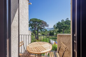 Outdoor dining - A Cupulatta - proche des plages (Corbara)