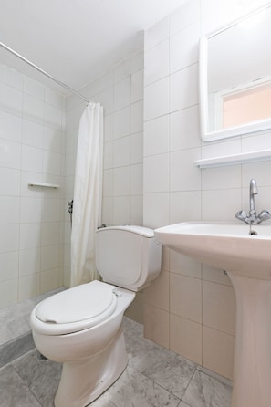Shower, towels