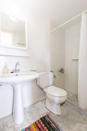Shower, towels
