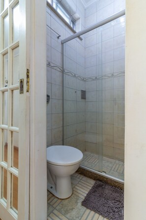 Shower, hair dryer, towels, toilet paper