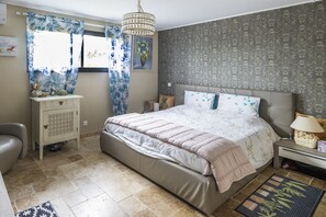 3 bedrooms, iron/ironing board, free WiFi