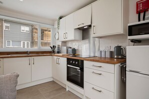 Kühlschrank, Mikrowelle, Ofen, Toaster