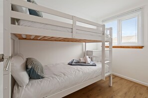 2 Schlafzimmer, Bügeleisen/Bügelbrett, Reisekinderbett, Bettwäsche