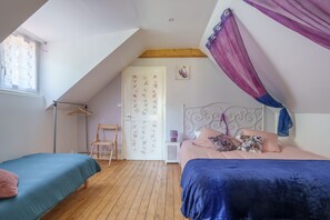 5 habitaciones, tabla de planchar con plancha y wifi gratis