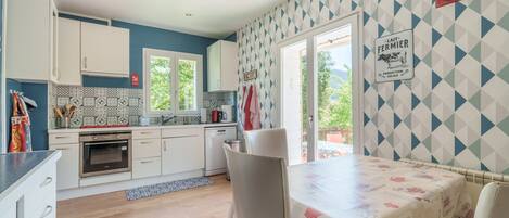 Fridge, microwave, oven, dishwasher