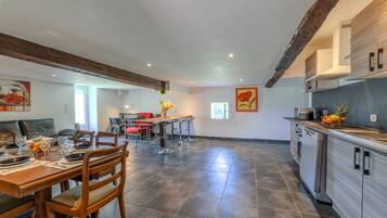 Frigorifero, microonde, forno, lavastoviglie