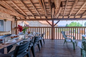 Outdoor dining - Les Coquelicots - A 30 min de Roanne (Régny)