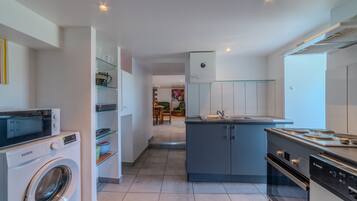 Refrigerador, microondas, horno, lavavajillas