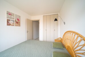 1 habitación, tabla de planchar con plancha y wifi gratis 