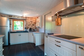 Réfrigérateur, micro-ondes, four, lave-vaisselle