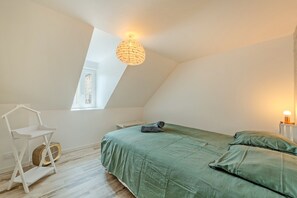 4 chambres, fer et planche à repasser, accès au Wi-Fi (inclus)