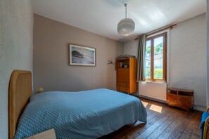 2 chambres, fer et planche à repasser, Wi-Fi gratuit, draps fournis