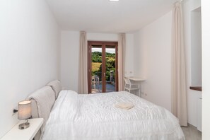 1 habitación, tabla de planchar con plancha, wifi y ropa de cama