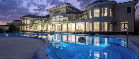 Coffres-forts dans les chambres, bureau, rideaux occultants