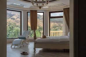 Villa Grand, 5 habitaciones, vistas al lago | Caja fuerte, escritorio, cortinas opacas y sistema de insonorización