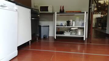 Villa, 5 Bedrooms, Balcony, Garden View | Private kitchen