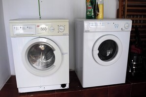 Villa, 5 Bedrooms, Balcony, Garden View | Interior