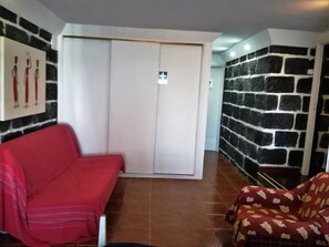 Living room - Family Holidays Villa Vacations Ponta Delgada (Ponta Delgada)