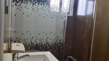 Villa, 5 Bedrooms, Balcony, Garden View | Bathroom