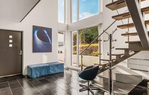 Modern Villa located centrally on Hopsneset in Bergen