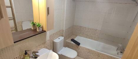 Asciugamani, sapone, carta igienica