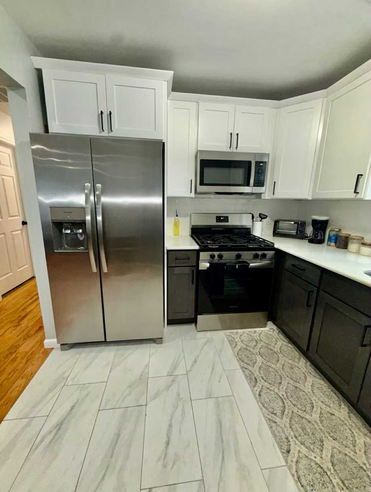 Microondas, horno, placa de cocina y lavavajillas