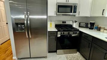 電子レンジ、オーブン、コンロ、食器洗い機