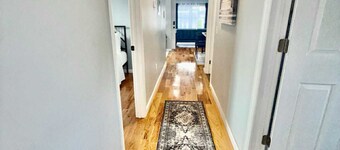 Cozy Comfortable 3-bedroom with Parking, Sleeps up to 8.