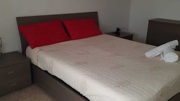 3 bedrooms, bed sheets