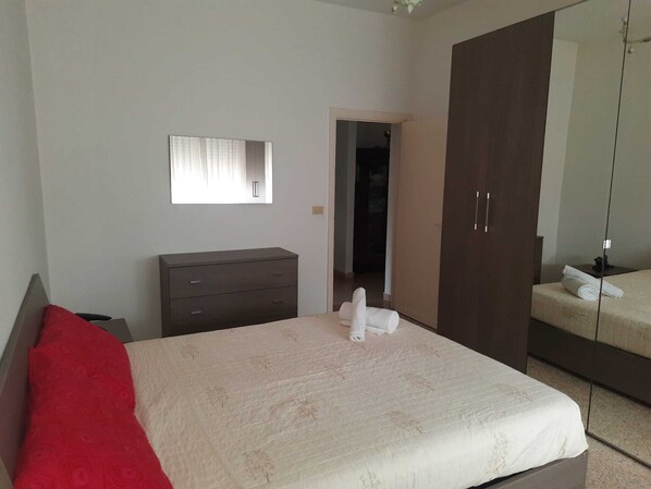 3 bedrooms, bed sheets