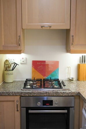 Micro-ondes, four, plaque de cuisson, lave-vaisselle