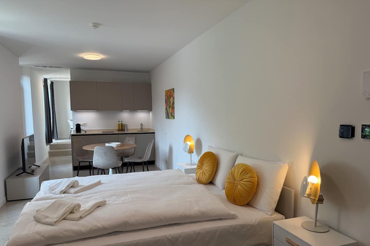 Comfort Studio, Balcony, Courtyard View | Free WiFi